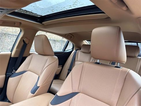 Certified 2025 Lexus ES 300h Ultra Luxury image 34