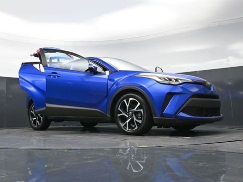 Used 2021 Toyota C-HR XLE image 31