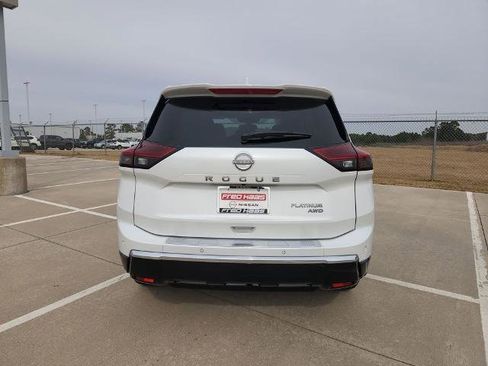 Certified 2025 Nissan Rogue Platinum image 6