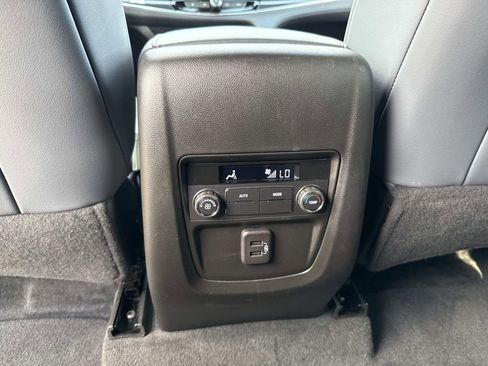 Used 2023 Buick Enclave Essence image 21