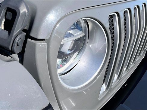 Used 2021 Jeep Wrangler Unlimited Sahara image 31