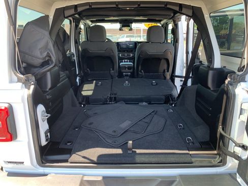 Used 2025 Jeep Wrangler Unlimited Rubicon AWD/4WD image 18