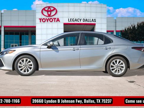 Used 2024 Toyota Camry LE image 6