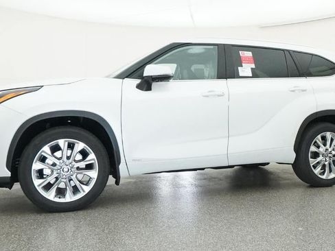New 2026 Toyota Highlander Limited AWD/4WD image 18