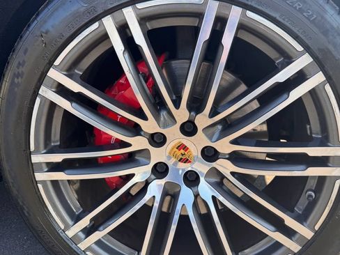 Used 2017 Porsche Macan GTS AWD/4WD image 18
