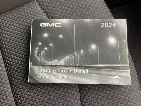 Used 2024 GMC Terrain SLE FWD image 28