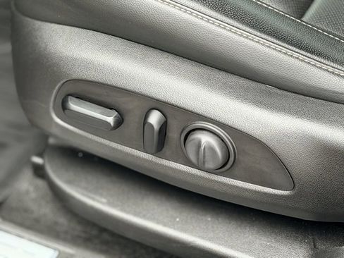 Used 2019 GMC Acadia SLT w/ Black Edition image 7