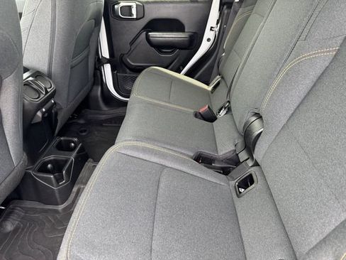 Used 2024 Jeep Gladiator Sport AWD/4WD image 12