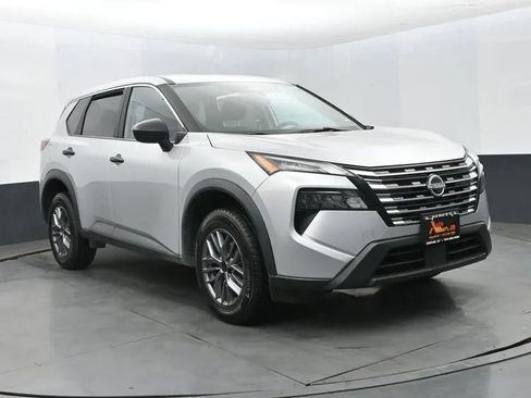Used 2024 Nissan Rogue S AWD/4WD image 2