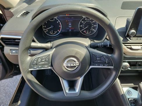 Used 2024 Nissan Altima 2.5 SV FWD image 21