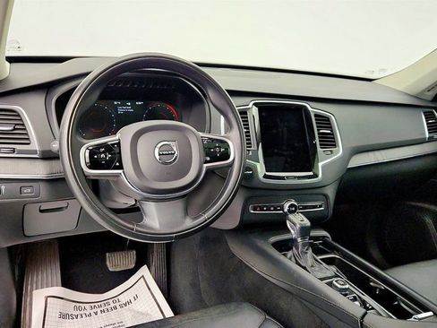 Used 2020 Volvo XC90 T5 Momentum image 13
