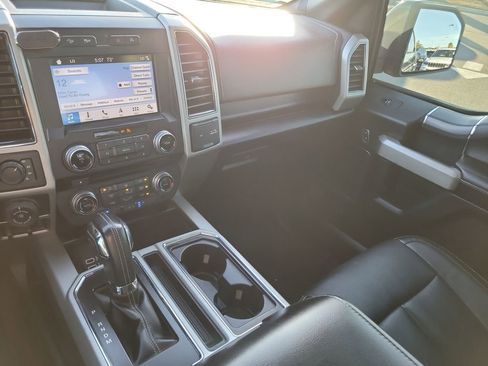 Used 2018 Ford F150 Lariat w/ Equipment Group 502A Luxury image 18