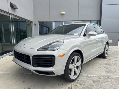 Used 2022 Porsche Cayenne Platinum Edition image 4