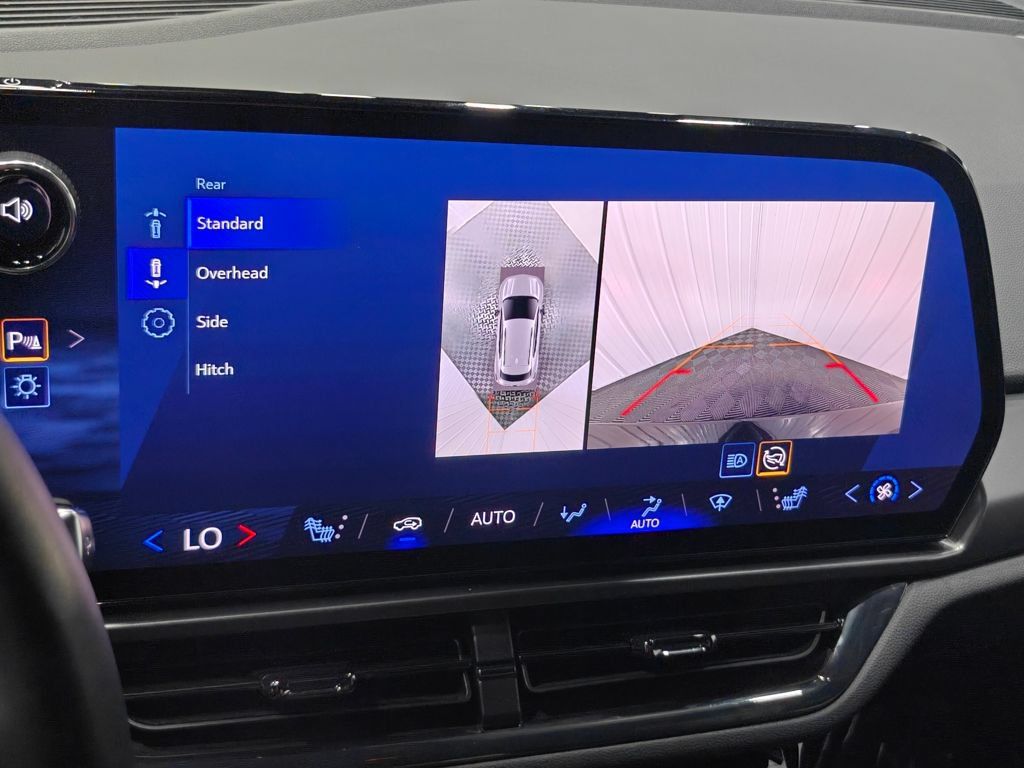 Used 2024 Chevrolet Equinox EV RS FWD image 8