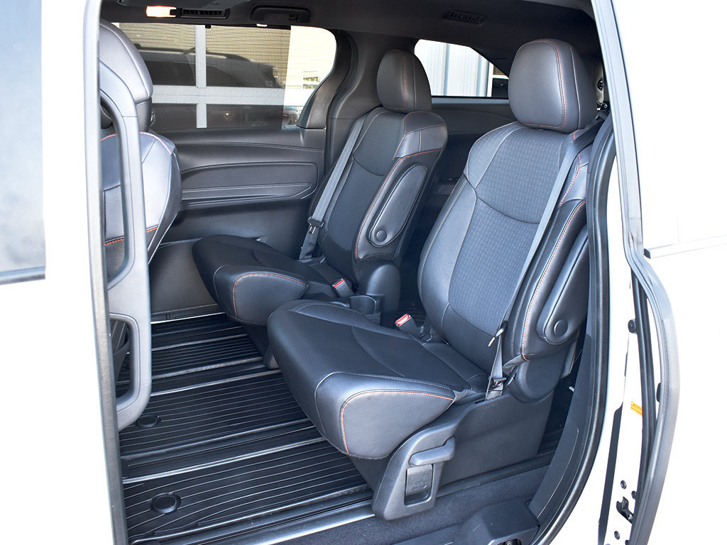 Used 2023 Toyota Sienna XSE w/ XSE Plus Package AWD/4WD image 6