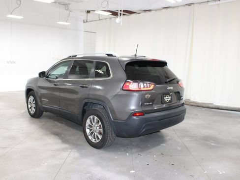 Used 2019 Jeep Cherokee Latitude Plus w/ Cold Weather Group AWD/4WD image 7