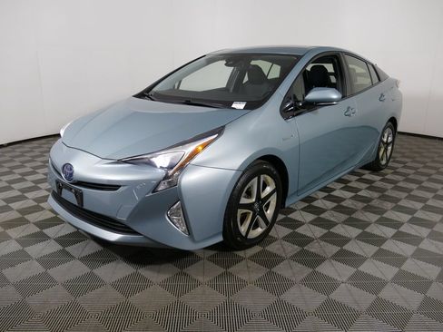 Used 2016 Toyota Prius Three Touring FWD image 7