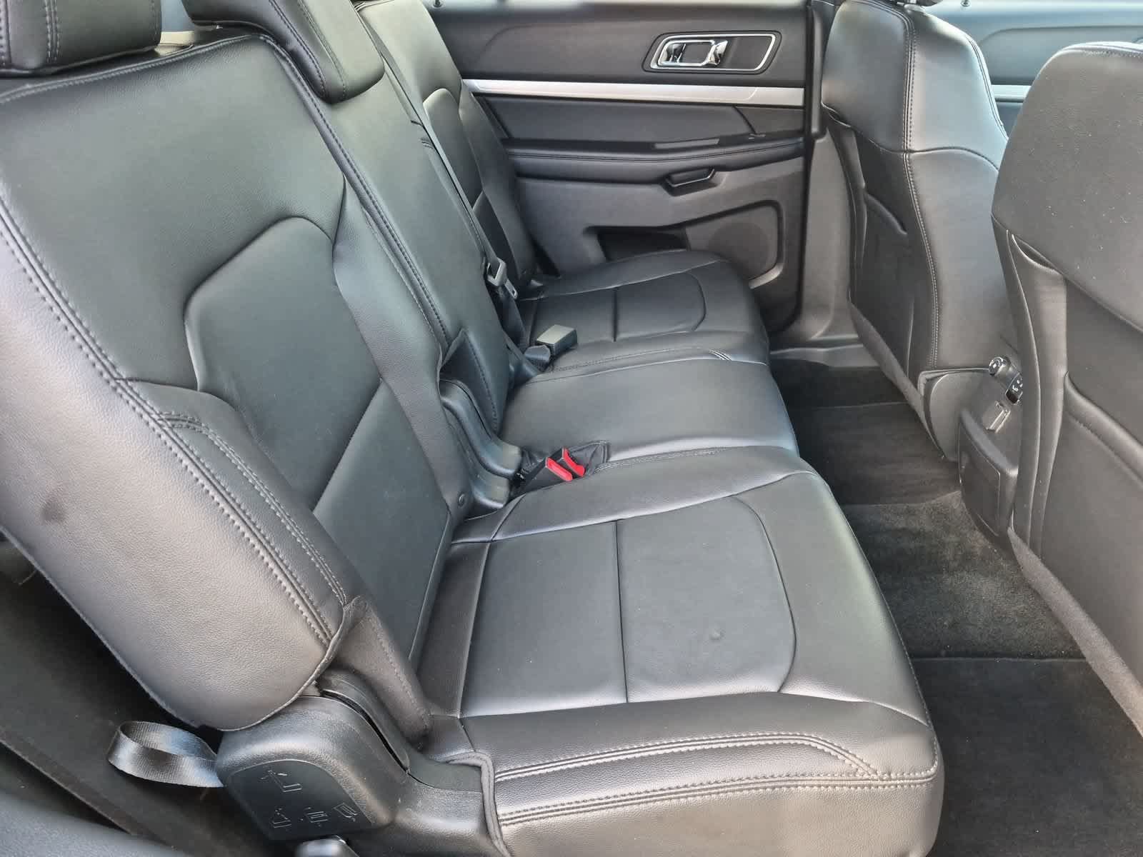 Used 2018 Ford Explorer XLT w/ Equipment Group 202A AWD/4WD image 20