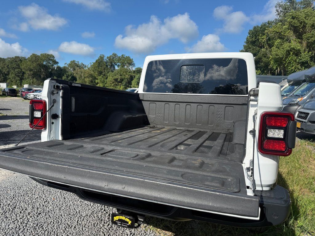 Used 2022 Jeep Gladiator Overland w/ LED Lighting Group AWD/4WD image 30