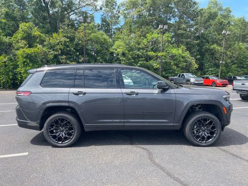 Used 2024 Jeep Grand Cherokee L Summit w/ Advanced Protech Group IV AWD/4WD image 20