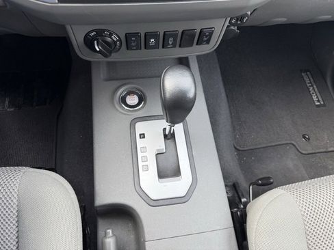 Used 2021 Nissan Frontier SV w/ Midnight Edition Floor Mats image 11