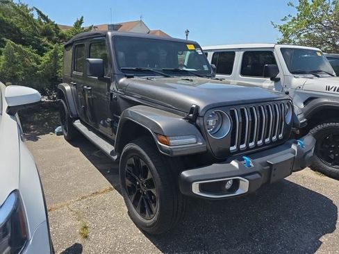 Used 2023 Jeep Wrangler Unlimited Sahara w/ Cold Weather Group AWD/4WD image 6