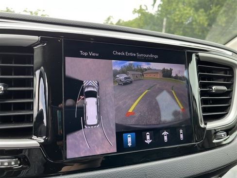 Used 2020 Chrysler Pacifica Touring-L Plus w/ Advanced Safetytec Group FWD image 26