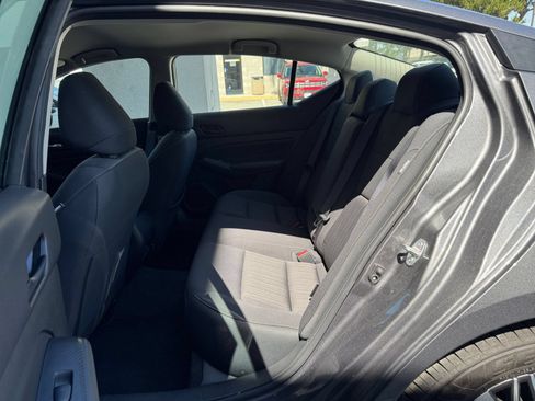 Used 2025 Nissan Altima 2.5 SV FWD image 22