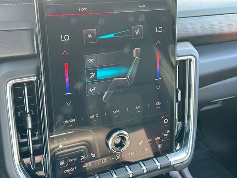 Used 2025 GMC Yukon XL Denali w/ Sun & Power Step Package image 10