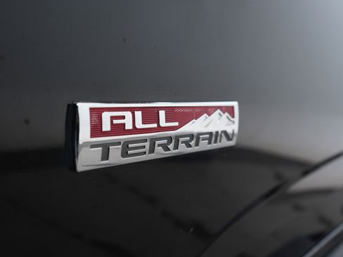 Used 2017 GMC Canyon SLE w/ All Terrain X Package image 30