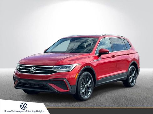 Used 2023 Volkswagen Tiguan SE w/ Panoramic Sunroof Package image 1