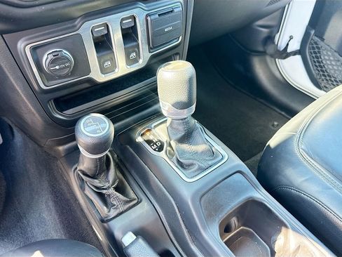 Used 2021 Jeep Wrangler Sport S image 18