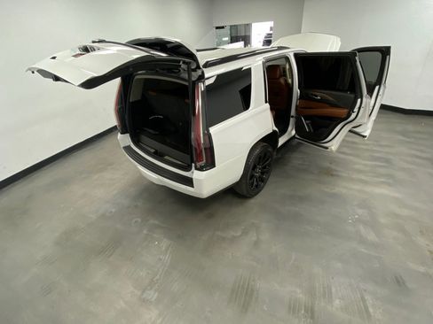 Used 2019 Cadillac Escalade Luxury image 51