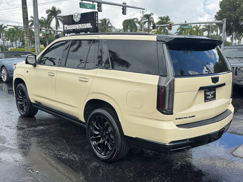 Used 2025 Cadillac Escalade Premium Luxury AWD/4WD image 5