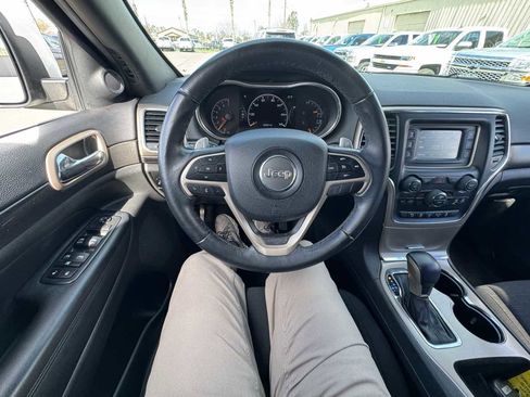 Used 2017 Jeep Grand Cherokee Laredo image 31