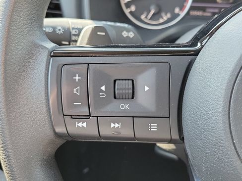 Used 2023 Nissan Rogue SV FWD image 15