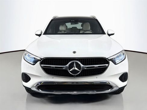 Used 2023 Mercedes-Benz GLC 300 4MATIC image 2