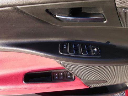 Used 2019 Jaguar XE Landmark Edition image 11