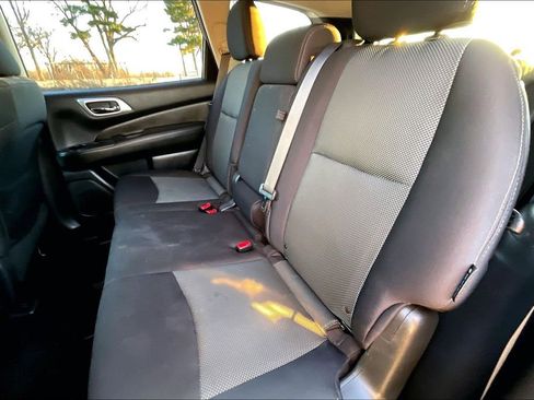 Used 2019 Nissan Pathfinder S image 23