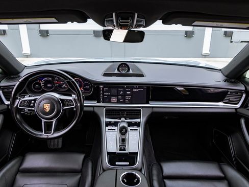 Used 2018 Porsche Panamera 4 image 35