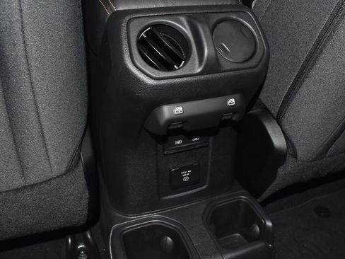 Used 2025 Jeep Wrangler Unlimited Sahara AWD/4WD image 29