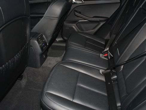 Certified 2025 Porsche Macan image 25