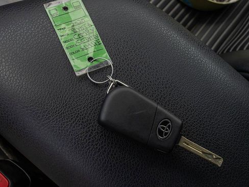 Used 2020 Toyota Camry SE image 30