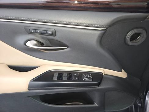 Used 2020 Lexus ES 300h w/ Premium Package FWD image 15