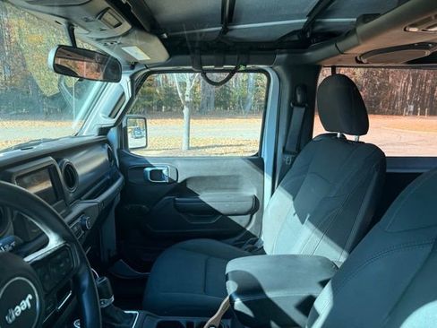 Used 2022 Jeep Wrangler Sport image 23