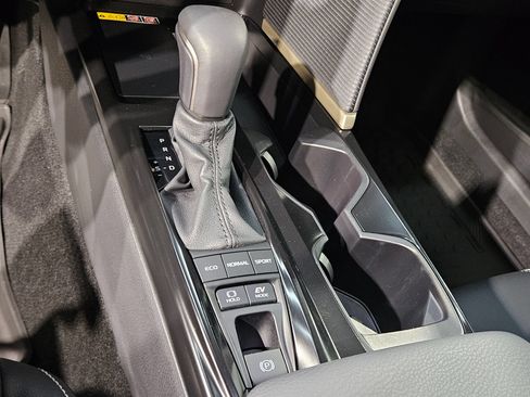 Used 2026 Toyota Camry SE FWD image 32