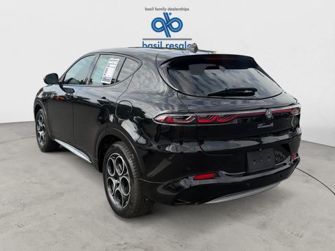 Used 2024 Alfa Romeo Tonale Ti w/ Premium Interior Package AWD/4WD image 5