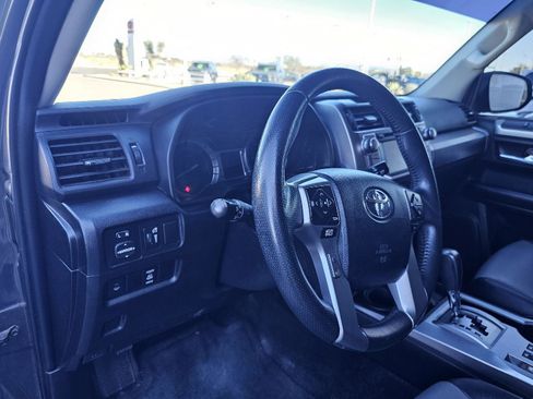 Used 2018 Toyota 4Runner SR5 Premium image 18