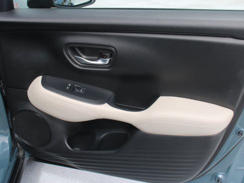 Used 2025 Honda HR-V LX image 16