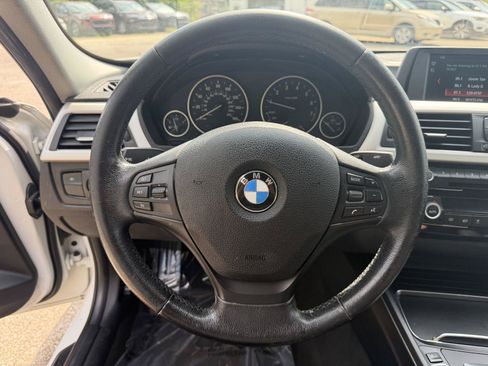Used 2018 BMW 320i xDrive Sedan AWD/4WD image 9